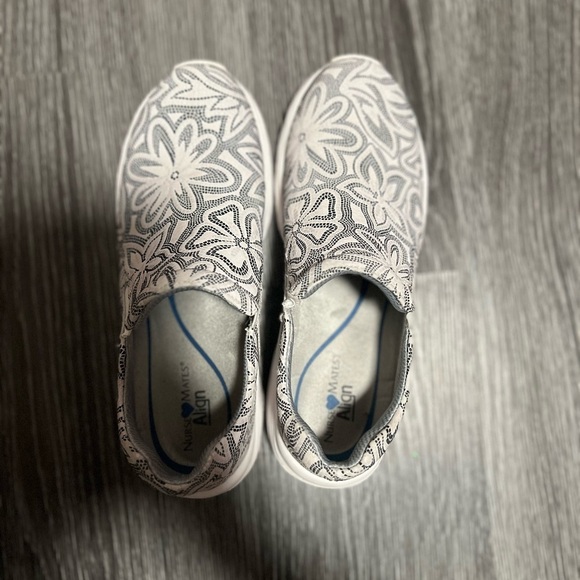 Nurse Mates Black and White Moccasins with Geometric Pattern - Picture 3 of 7